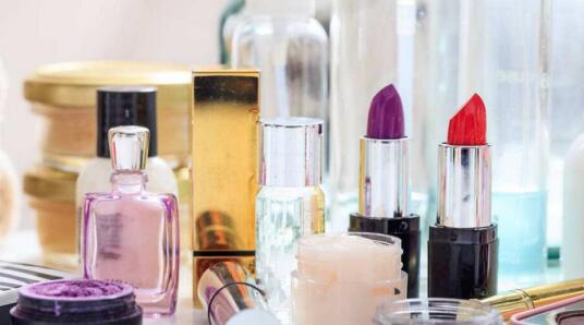 百代佳人 以自然之美，重塑極致的化妝品生活館體驗(yàn)